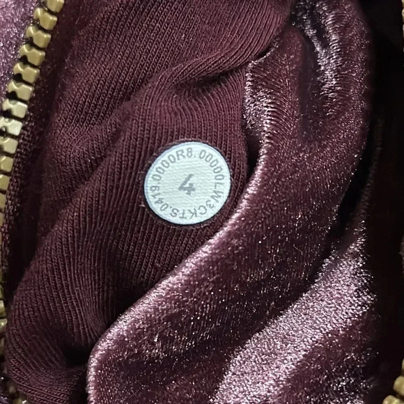 Lululemon sz 4 Define Hooded Jacket *Velvet
Garnet excellent like new condition - Picture 7 of 7